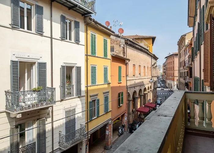 A Due Passi Dalla Pinacoteca Bologna
