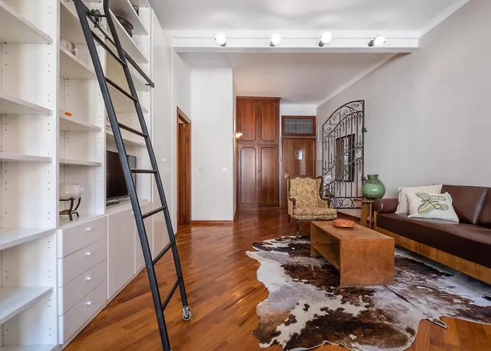 Guesthost - A Due Passi Dalla Pinacoteca