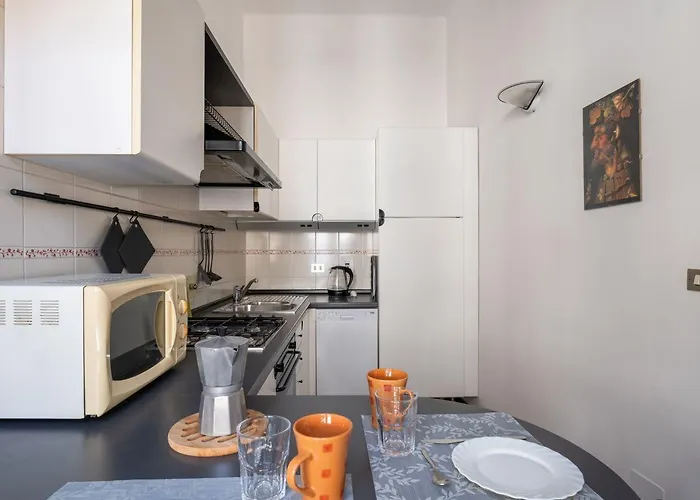 Guesthost - A Due Passi Dalla Pinacoteca *